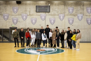 Žalgiriečiai moksleivius iš Ukrainos priėmė "Žalgirio" arenoje